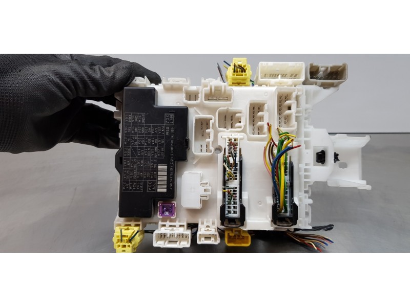 Recambio de caja reles / fusibles para suzuki sx4 glx referencia OEM IAM AA1A4881  