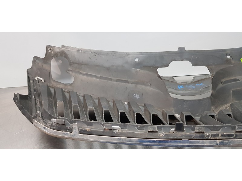 Recambio de rejilla delantera para skoda rapid active referencia OEM IAM 5JA8536689B9  