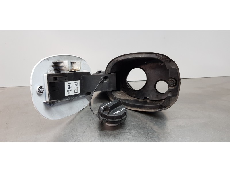 Recambio de tapa exterior combustible para kia ceed sportswagon tech referencia OEM IAM 69513J7200 69510J7200 