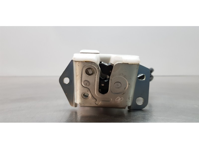 Recambio de cerradura maletero / porton para suzuki sx4 glx referencia OEM IAM 8251054P01  