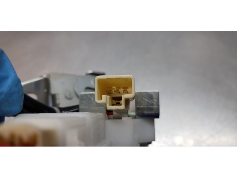 Recambio de cerradura maletero / porton para suzuki sx4 glx referencia OEM IAM 8251054P01  