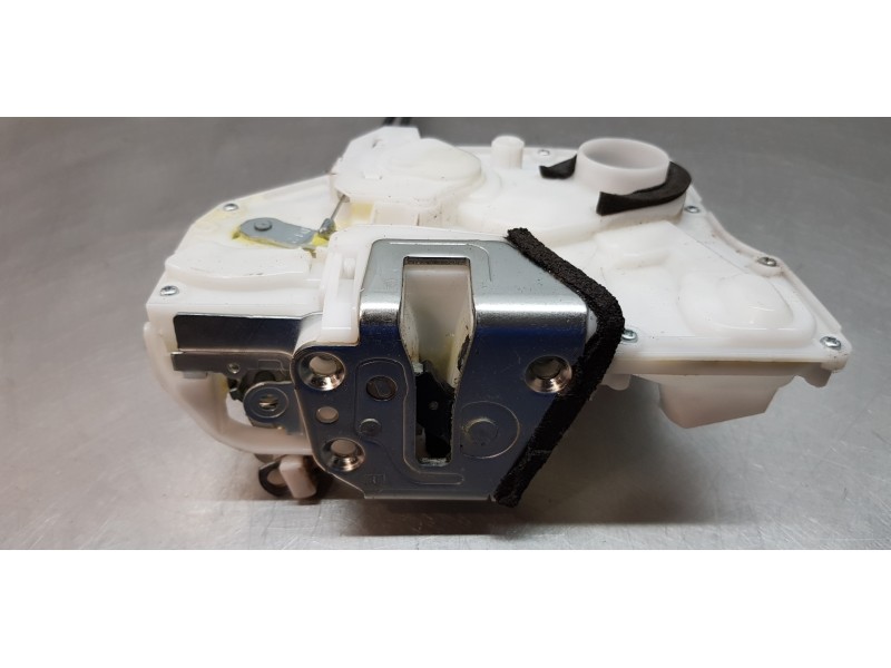 Recambio de cerradura puerta delantera derecha para suzuki sx4 glx referencia OEM IAM 8220161MA1  