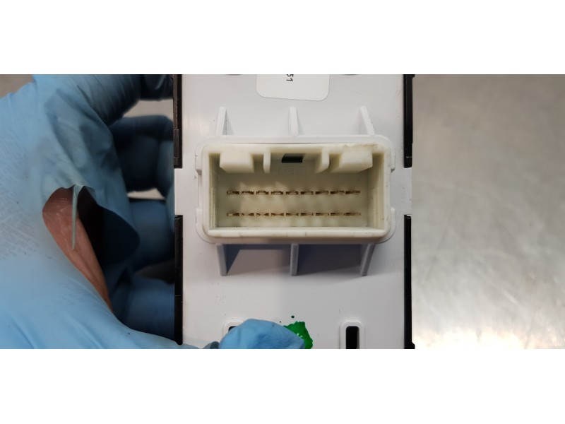 Recambio de mando elevalunas delantero izquierdo para kia ceed sportswagon tech referencia OEM IAM 93570J7120  