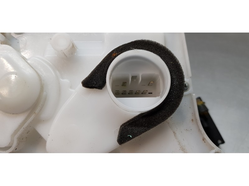 Recambio de cerradura puerta delantera derecha para suzuki sx4 glx referencia OEM IAM 8220161MA1  