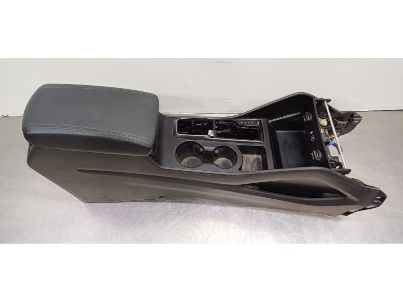 Recambio de apoyabrazos central para hyundai tucson style 4wd referencia OEM IAM 84660D7000TRY 84610D7000TRY 