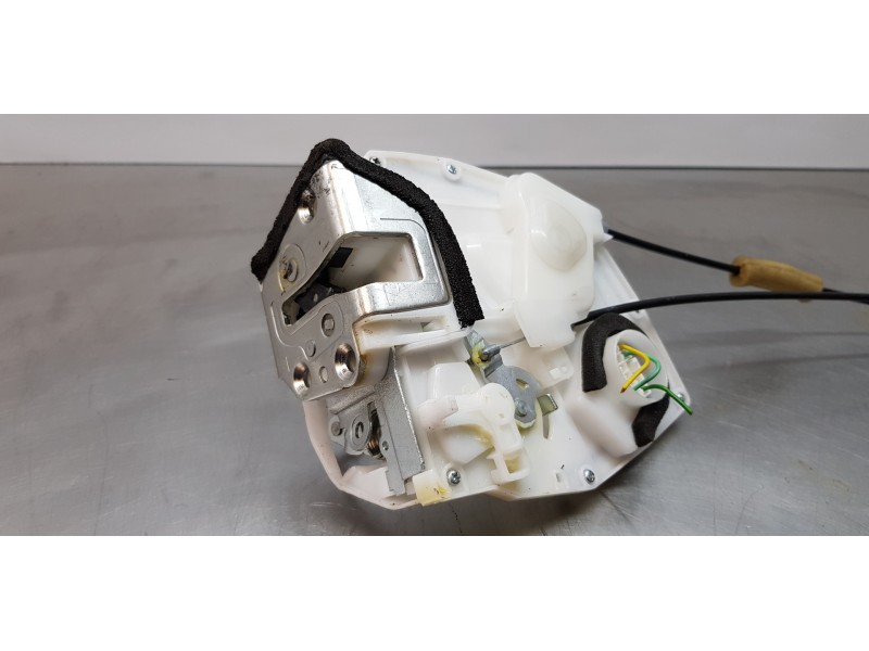Recambio de cerradura puerta trasera izquierda para suzuki sx4 glx referencia OEM IAM 8230261MA1  
