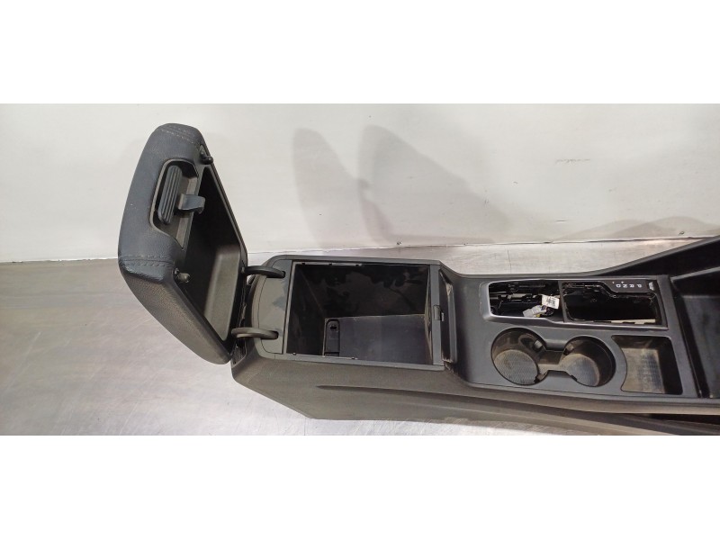 Recambio de apoyabrazos central para hyundai tucson style 4wd referencia OEM IAM 84660D7000TRY 84610D7000TRY 