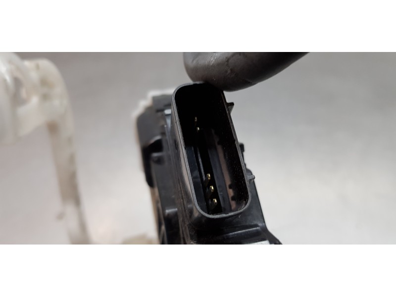 Recambio de cerradura puerta delantera derecha para kia carens ( ) concept referencia OEM IAM 81320A4010  