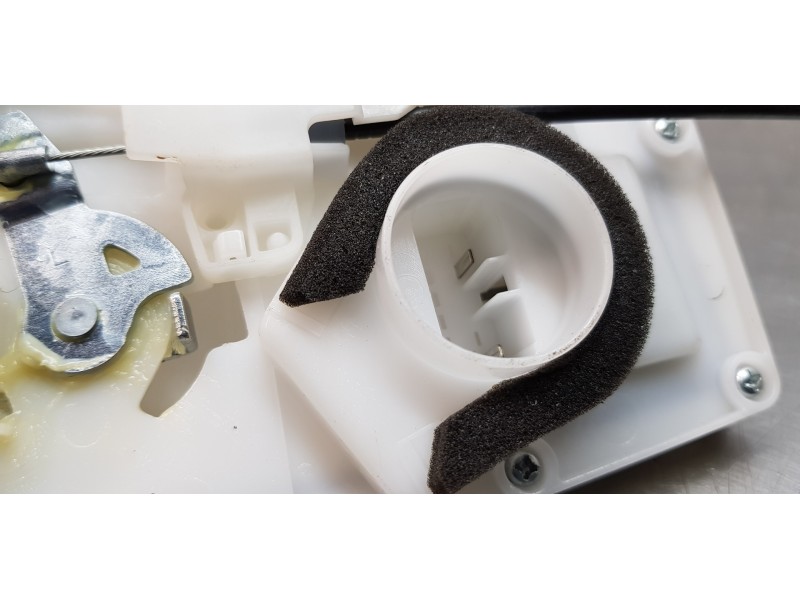 Recambio de cerradura puerta trasera izquierda para suzuki sx4 glx referencia OEM IAM 8230261MA1  