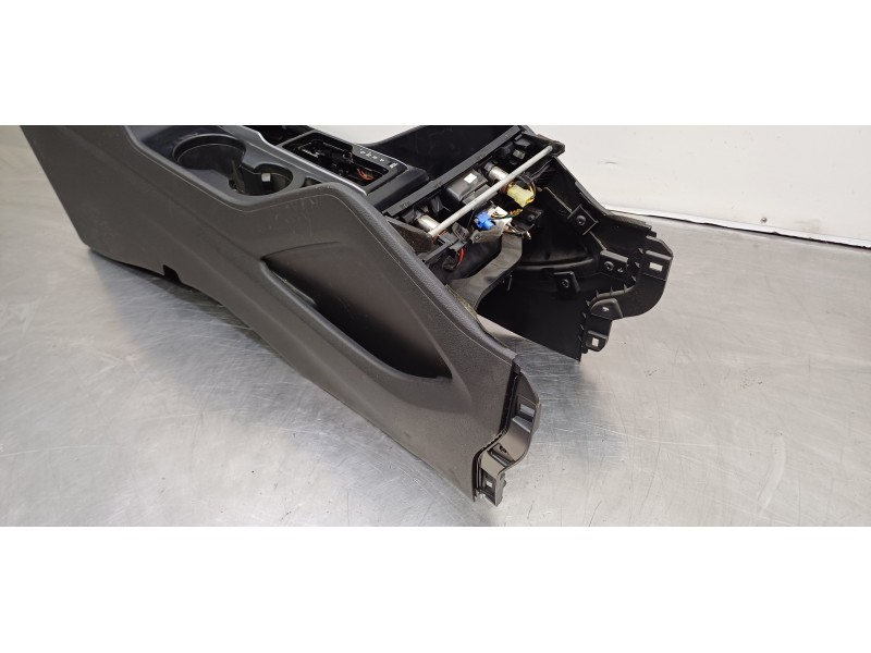 Recambio de apoyabrazos central para hyundai tucson style 4wd referencia OEM IAM 84660D7000TRY 84610D7000TRY 