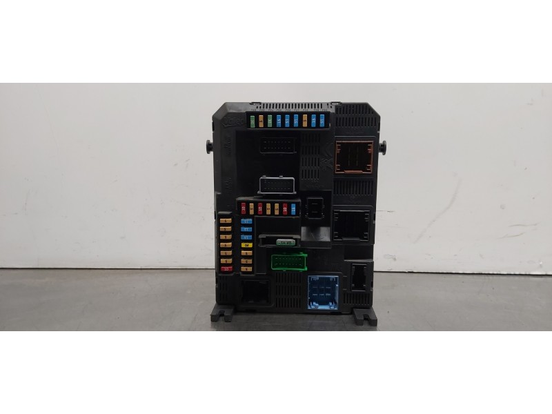 Recambio de caja reles / fusibles para peugeot 208 style referencia OEM IAM 9819849680   Recambio de caja reles / fusibles para peugeot 208 style referencia OEM IAM 9819849680