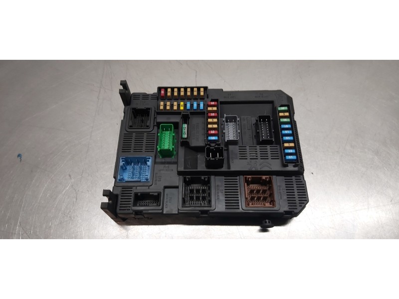 Recambio de caja reles / fusibles para peugeot 208 style referencia OEM IAM 9819849680   Recambio de caja reles / fusibles para peugeot 208 style referencia OEM IAM 9819849680