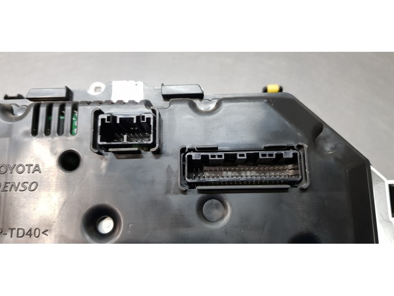 Recambio de cuadro instrumentos para toyota yaris hsd city referencia OEM IAM 838000UL60   Recambio de cuadro instrumentos para toyota yaris hsd city referencia OEM IAM 838000UL60