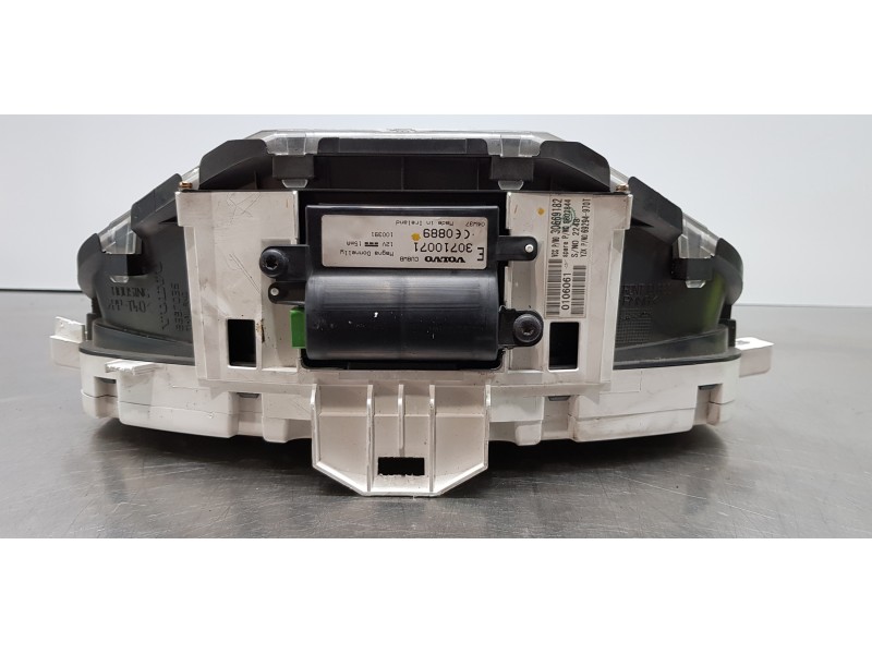 Recambio de cuadro instrumentos para volvo v50 familiar 2.4 kinetic referencia OEM IAM 30710071 8697035  Recambio de cuadro instrumentos para volvo v50 familiar 2.4 kinetic referencia OEM IAM 30710071 8697035