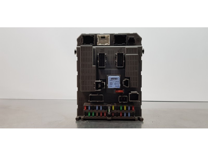 Recambio de caja reles / fusibles para citroen c8 2.0 16v sx referencia OEM IAM 1499704080  