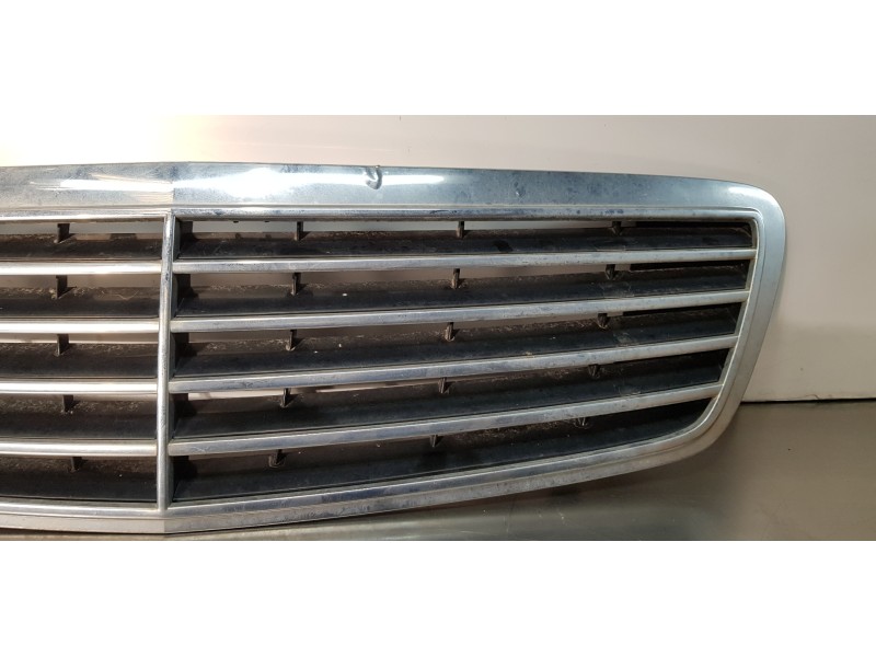 Recambio de rejilla delantera para mercedes clase s (w220) berlina 500 (220.075) referencia OEM IAM A2208800383  