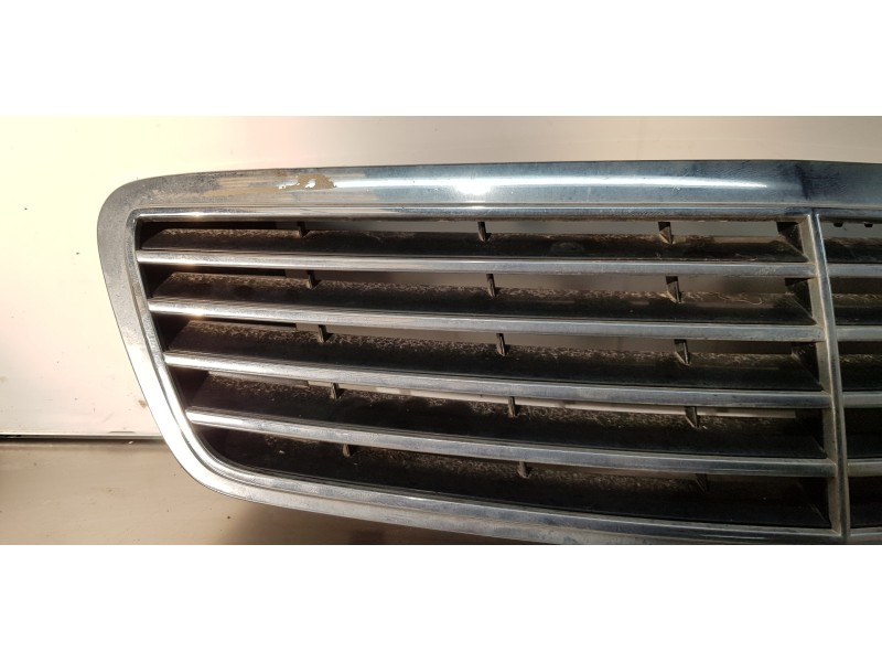 Recambio de rejilla delantera para mercedes clase s (w220) berlina 500 (220.075) referencia OEM IAM A2208800383  