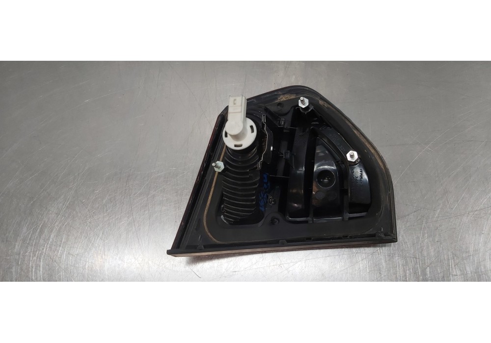 Recambio de piloto trasero derecho interior para citroen c4 picasso 2.0 hdi fap referencia OEM IAM 6351LR  