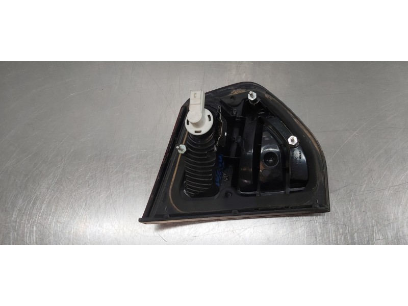 Recambio de piloto trasero derecho interior para citroen c4 picasso 2.0 hdi fap referencia OEM IAM 6351LR  