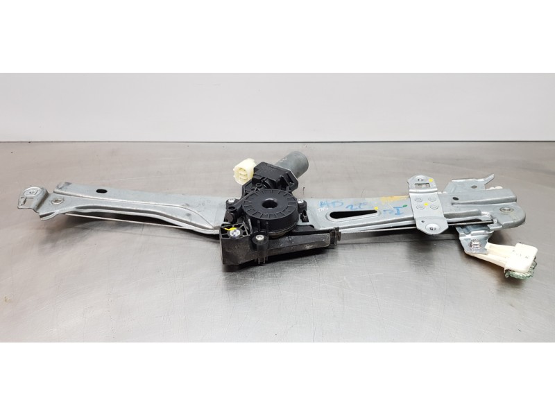 Recambio de elevalunas delantero izquierdo para suzuki sx4 glx referencia OEM IAM 8340261M11 8346061M10 