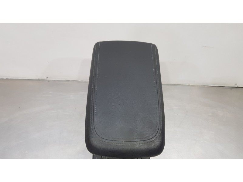 Recambio de apoyabrazos central para chevrolet captiva 2.2 vcdi lt 2wd referencia OEM IAM 95319046   Recambio de apoyabrazos central para chevrolet captiva 2.2 vcdi lt 2wd referencia OEM IAM 95319046