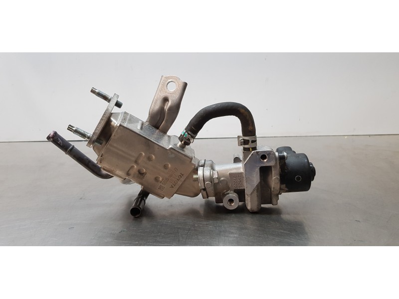 Recambio de valvula egr para toyota yaris hsd city referencia OEM IAM 2562021020  