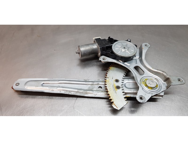 Recambio de elevalunas trasero derecho para suzuki sx4 glx referencia OEM IAM 8350161M00 8356061M00 