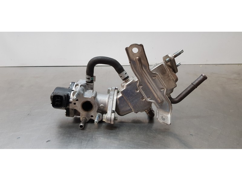 Recambio de valvula egr para toyota yaris hsd city referencia OEM IAM 2562021020  