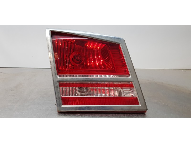 Recambio de piloto trasero izquierdo interior para dodge journey se referencia OEM IAM 04806369AB   Recambio de piloto trasero izquierdo interior para dodge journey se referencia OEM IAM 04806369AB