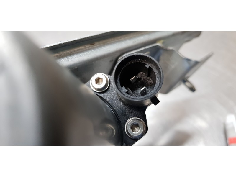 Recambio de elevalunas trasero derecho para dacia duster ambiance 4x4 referencia OEM IAM 8200733832   Recambio de elevalunas trasero derecho para dacia duster ambiance 4x4 referencia OEM IAM 8200733832