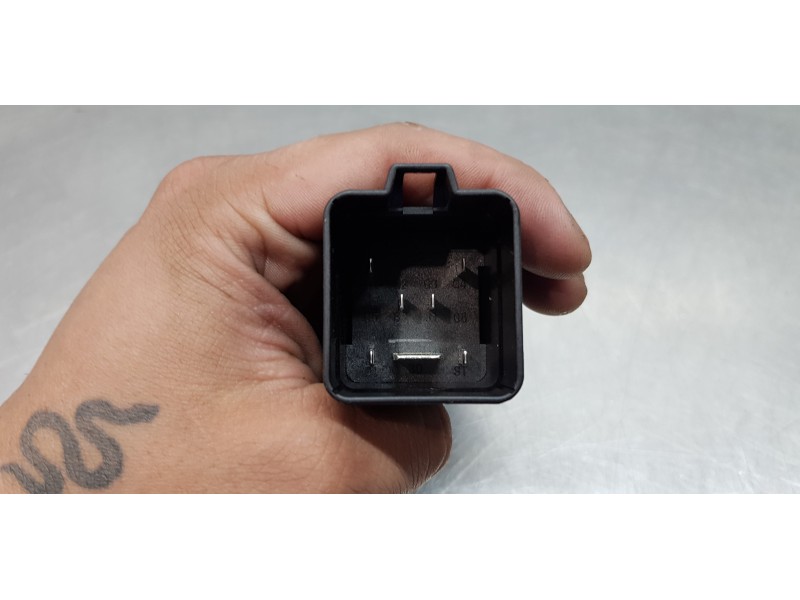 Recambio de rele para land rover discovery sport pure referencia OEM IAM LR117592 FX23189E2AC 0281003123