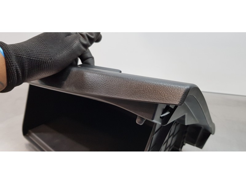 Recambio de guantera para suzuki sx4 glx referencia OEM IAM 7341061M10 7341061M105PK 