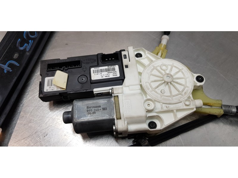 Recambio de elevalunas delantero izquierdo para renault laguna coupe base referencia OEM IAM 807010003R   Recambio de elevalunas delantero izquierdo para renault laguna coupe base referencia OEM IAM 807010003R