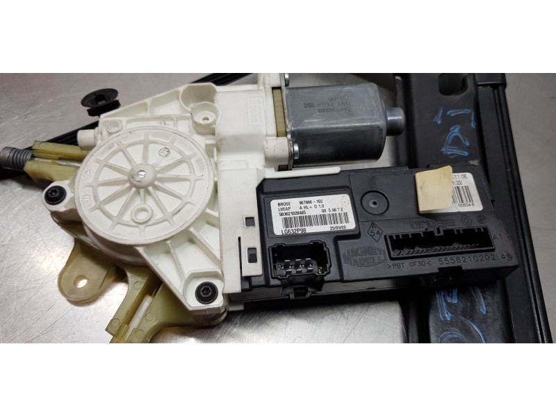 Recambio de elevalunas delantero izquierdo para renault laguna coupe base referencia OEM IAM 807010003R   Recambio de elevalunas delantero izquierdo para renault laguna coupe base referencia OEM IAM 807010003R