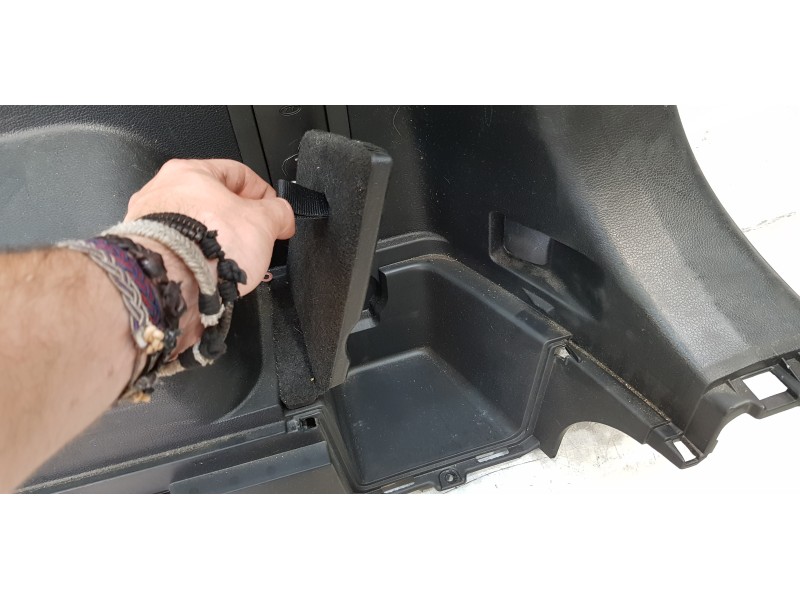 Recambio de guarnecido porton trasero para kia carens ( ) concept referencia OEM IAM 85740A4020WK  