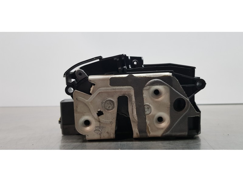 Recambio de cerradura puerta lateral izquierda para ford tourneo connect titanium referencia OEM IAM 2099461 BM5AA26413AF 