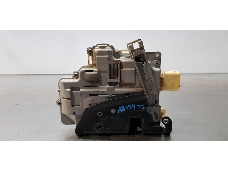 Recambio de cerradura puerta trasera izquierda para volkswagen passat berlina (3c2) trendline referencia OEM IAM 3C4839015A  