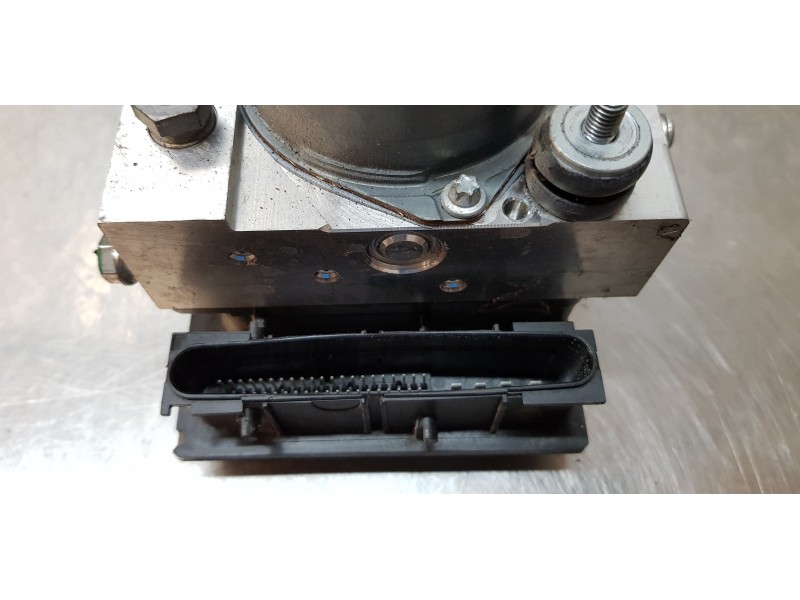 Recambio de abs para land rover discovery v6 td hse referencia OEM IAM SRB500440  