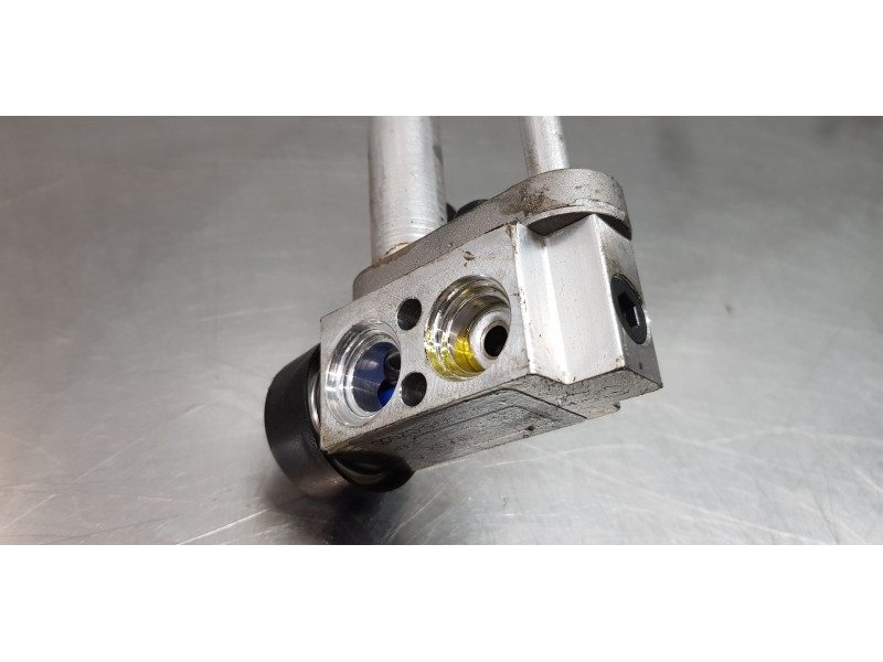 Recambio de tubos aire acondicionado para hyundai tucson hybrid referencia OEM IAM 97775CZ000  