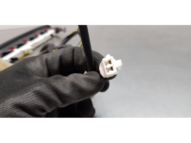 Recambio de luz central de freno para suzuki sx4 glx referencia OEM IAM 3582063J00  