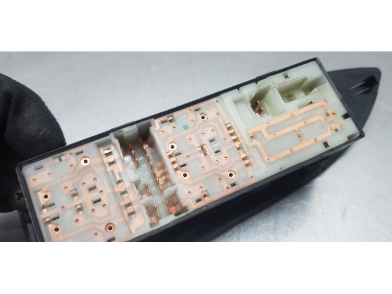 Recambio de mando elevalunas delantero izquierdo para infiniti fx fx45 referencia OEM IAM 254017Y000  