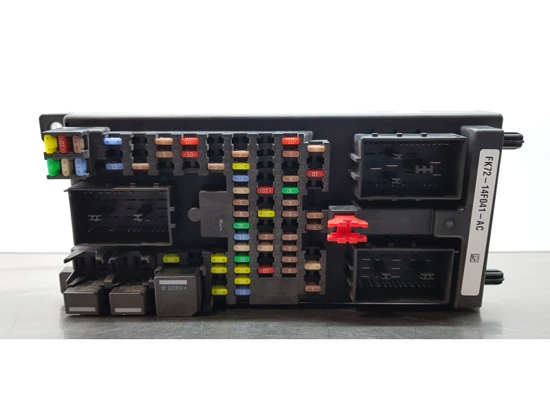 Recambio de caja reles / fusibles para land rover discovery sport pure referencia OEM IAM FK7214F041AC  