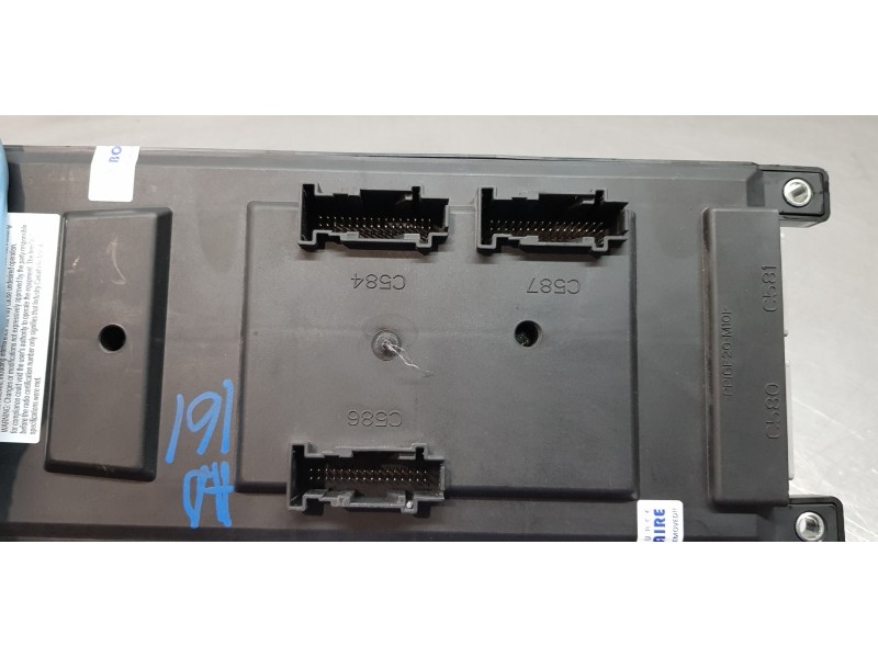 Recambio de caja reles / fusibles para land rover discovery sport pure referencia OEM IAM FK7214F041AC  