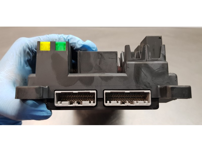 Recambio de caja reles / fusibles para land rover discovery sport pure referencia OEM IAM FK7214F041AC  