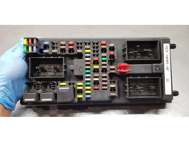 Recambio de caja reles / fusibles para land rover discovery sport pure referencia OEM IAM FK7214F041AC  