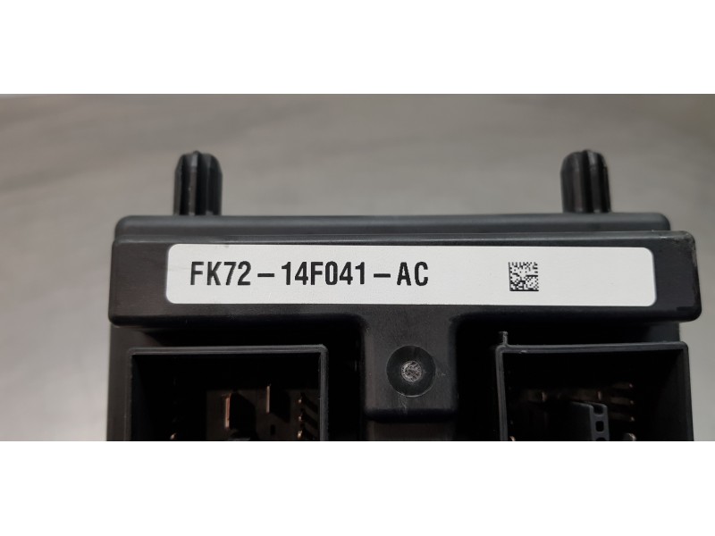 Recambio de caja reles / fusibles para land rover discovery sport pure referencia OEM IAM FK7214F041AC  