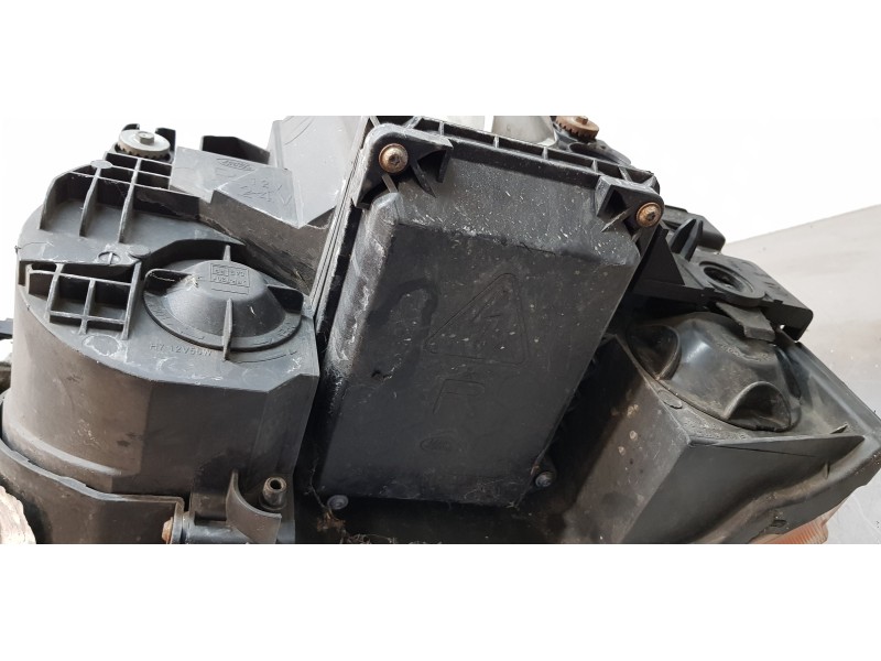 Recambio de faro derecho para land rover discovery v6 td hse referencia OEM IAM XBC500102  