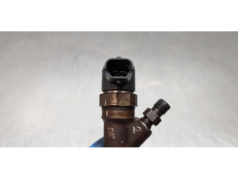 Recambio de inyector para chrysler voyager (rg) 2.5 crd se referencia OEM IAM 0445110059  