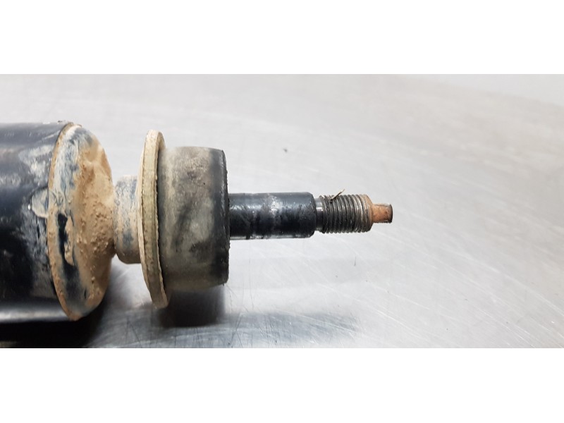 Recambio de amortiguador delantero izquierdo para nissan patrol gr (y61) comfort referencia OEM IAM 56110VB026  