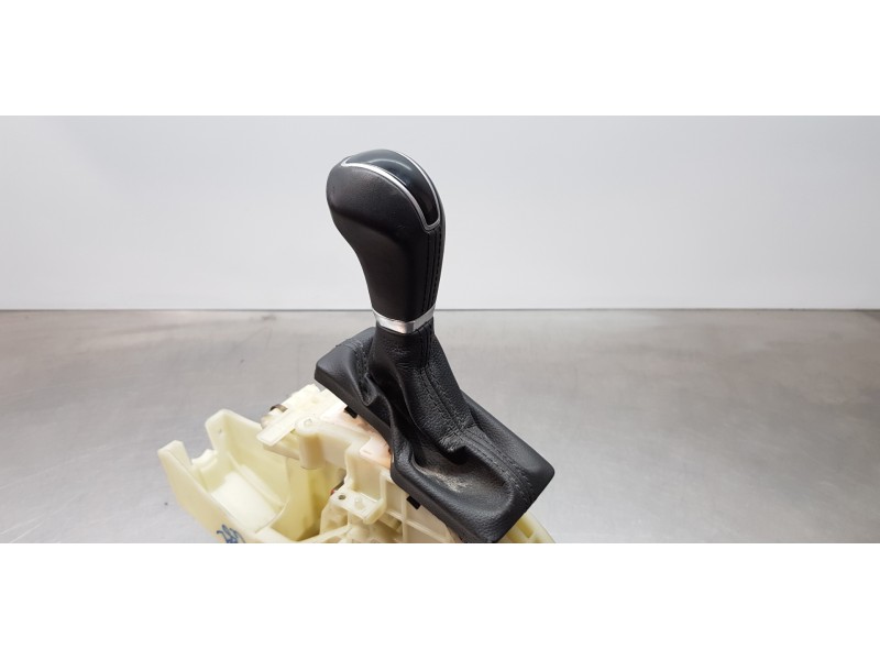 Recambio de palanca cambio para hyundai tucson style 4wd referencia OEM IAM 46700D7050  